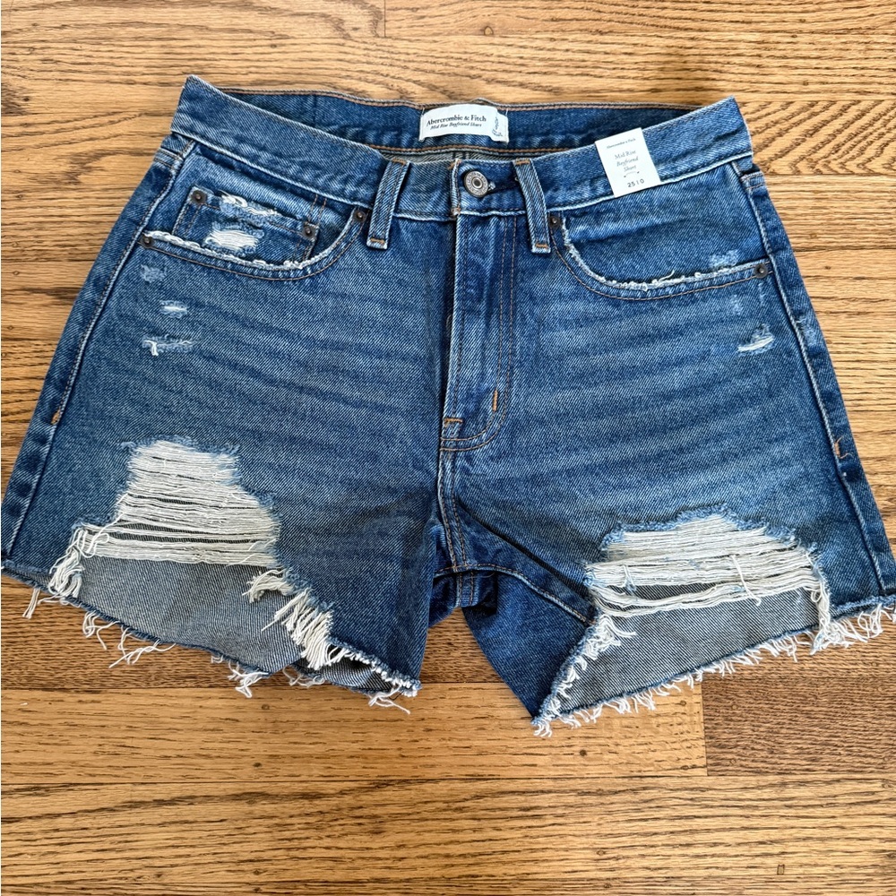 Abercrombie and Fitch mid rise boyfriend short